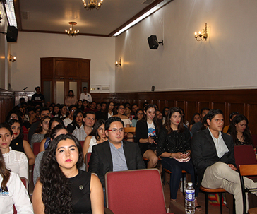 Alumnos de la Universidad de Guanajuato organizan actividades de concientización sobre los derechos de la mujer