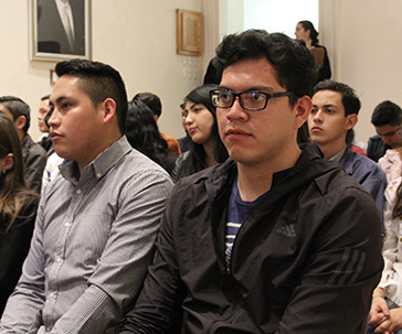 Presentan el libro “¡Qué complicado! La doble vida detrás del Estado” en la UG