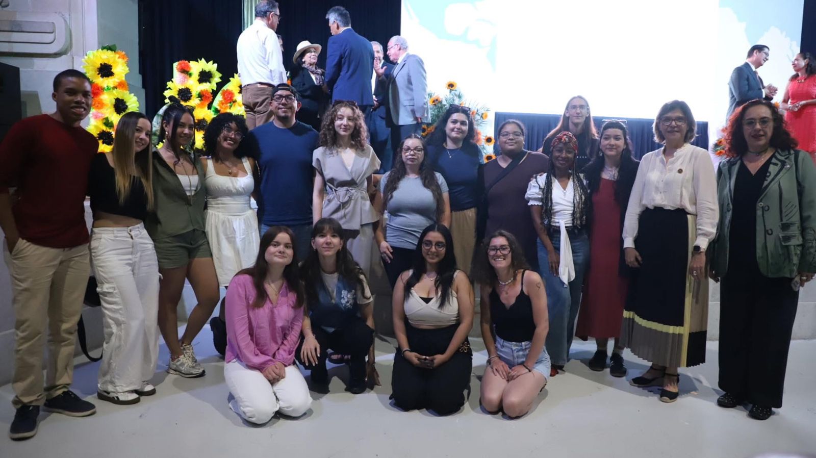 investigador ug asesosa a estudiantes ugto