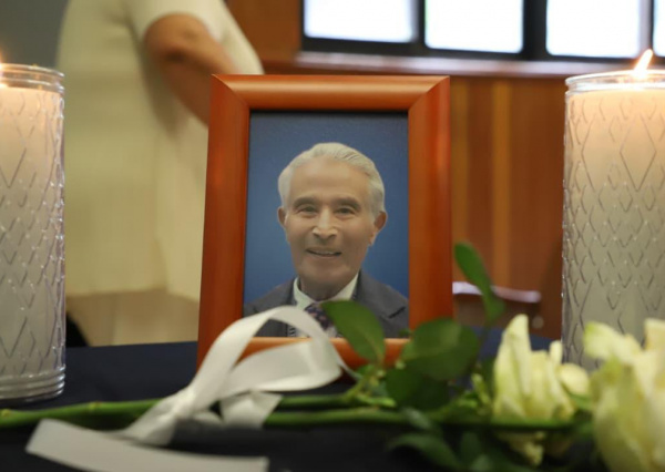 UG rinde homenaje al Dr. José Báez Mendoza, referente en la medicina y la docencia