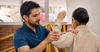 MARIA UG ofrece terapia física de rehabilitación a bajo costo