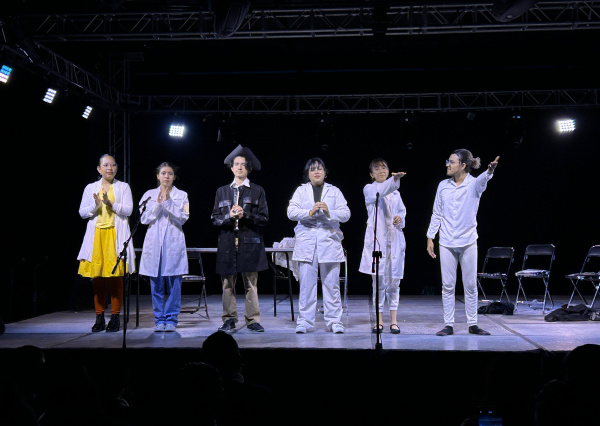 Grupo de teatro LENEAS UG se presenta en la Feria Nacional del Libro de León