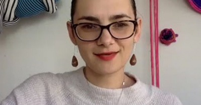 Vanessa Freitag, artista del lenguaje textil y profesora UG