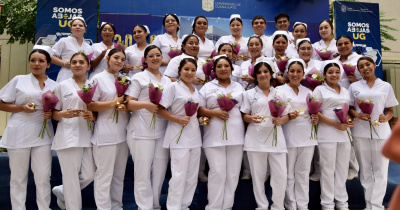 Imponen cofias y pasan la luz a la generación 2020-2024 de Enfermería en la DICIVA