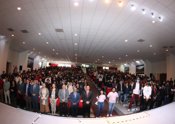 Recibe Campus Guanajuato a más de mil jóvenes bachilleres en muestra profesiográfica  