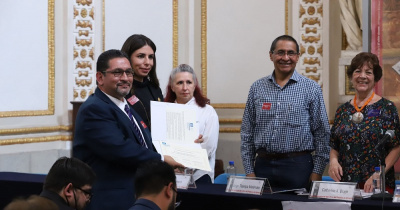 Entregan reconocimiento a la UG por el registro en Memoria del Mundo de México de la obra “Pasatiempos de Cosmología” 