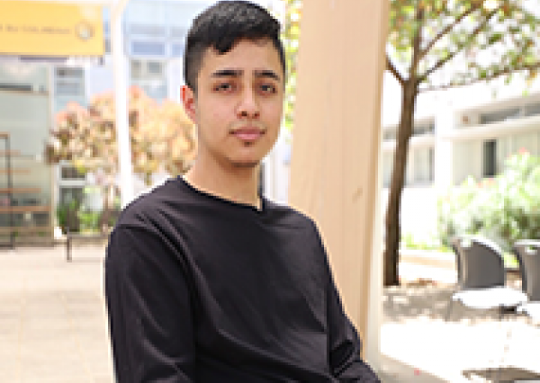 “Ya no me veo haciendo otra cosa”: Andrés Oswaldo, estudiante de Medicina y beneficiario del Programa de Equidad Regional  