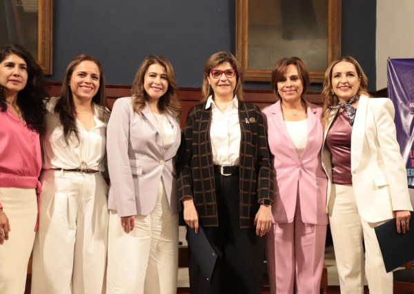 Autoridades femeninas de organismos autónomos comparten experiencias y perspectivas de liderazgo en la UG