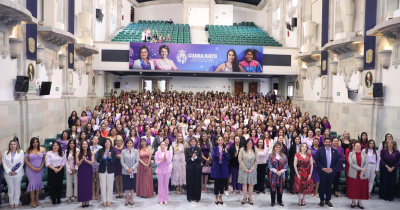 Panel en la UG abre diálogo sobre liderazgos femeninos, brecha salarial y estereotipos de género