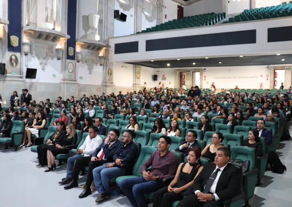 Reconoce la DDPG la excelencia académica de sus estudiantes de licenciatura y posgrados