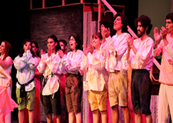 Derroche de talento en la obra universitaria “Los dieciocho marineros que abrazaron la tierra” 