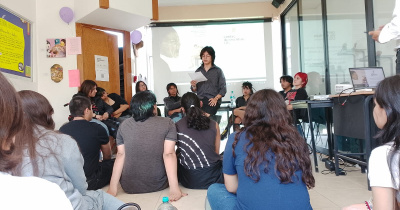 La ENMS Irapuato inaugura la exposición “Aprendiendo a cerrar los ojos (entre cuetes y balazos)”