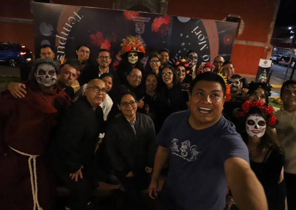 UG: Desfile de catrinas y catrines pinta de tradición las calles de Salamanca 