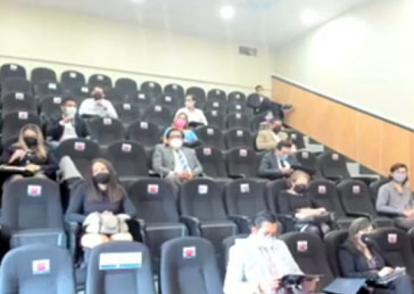 Reconocido jurista ofrece conferencia en la División de Derecho, Política y Gobierno de la UG