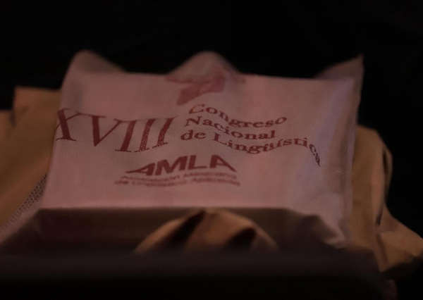 Promueven la trascendencia social de los estudios lingüísticos