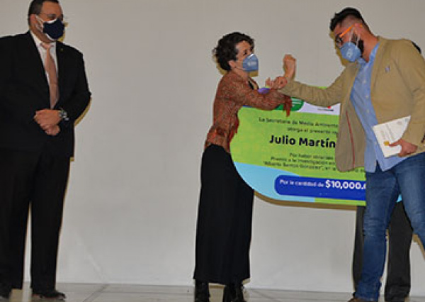 Reconocen talento de jóvenes UG con Premio a la Investigación en Desarrollo Sustentable “Alberto Santos González” 