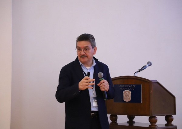 Profesores mexicanos difunden conocimientos de Control Automático