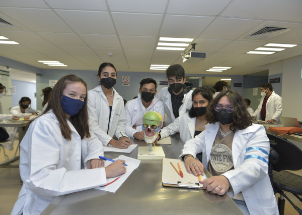 UG entre las mejores universidades mexicanas para estudiar medicina    