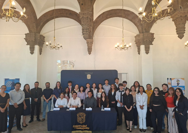 Estudiantes del CNMS realizan el Torneo “UGDEBATE”