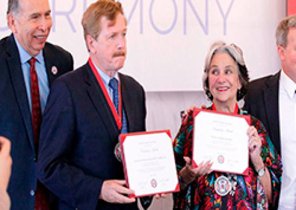 Distinguen al Ex Rector de la UG Juan Carlos Romero Hicks con la Medalla Presidente 