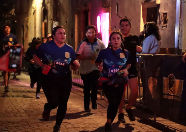 Con más de mil participantes se celebra la 8va. Carrera de las Antenas UG 