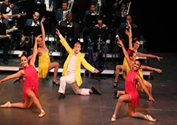 Grupos artísticos UG comparten escenario con el saxofonista Alfred Thompson