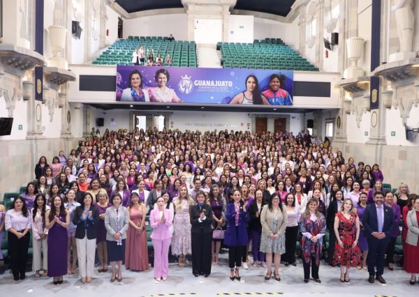 Panel en la UG abre diálogo sobre liderazgos femeninos, brecha salarial y estereotipos de género