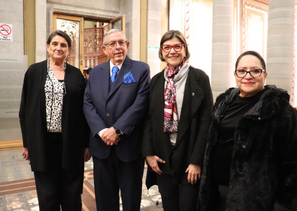 La Universidad de Guanajuato presenta el libro “El Teatro Juárez y yo” del Arq. Greenwell 