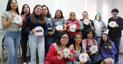 Ofrece UG taller de activismo textil en el marco del 25N Día Internacional de la Eliminación de la Violencia contra las Mujeres