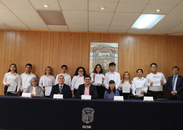 Rinde protesta en la UG el Consejo Nacional Estudiantil del IMIQ