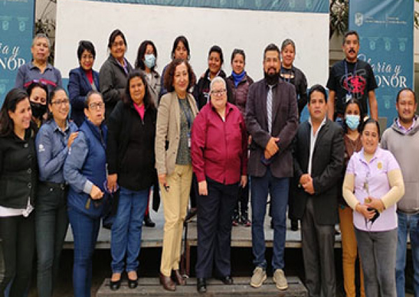 Agradecen a la Maestra Elvira Hilda Acosta Tovar su aporte al Departamento de Enfermería 