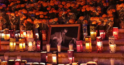 UG vive tradiciones mexicanas a través de la Ofrenda Monumental 