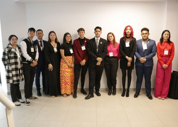 DDHEU realiza la ceremonia de premiación del concurso “Cartel Abejas Embajadoras” 