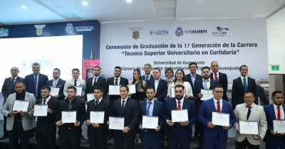 Se cumple el sueño de 17 jóvenes, egresan de la primera generación del TSU en Curtiduría de la UG