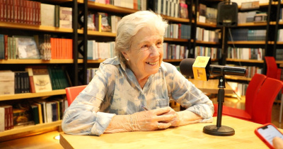  “Todos somos puro cuento, construimos el sentido de nuestra vida contándonos”: Alicia Molina, galardonada en la FILUG