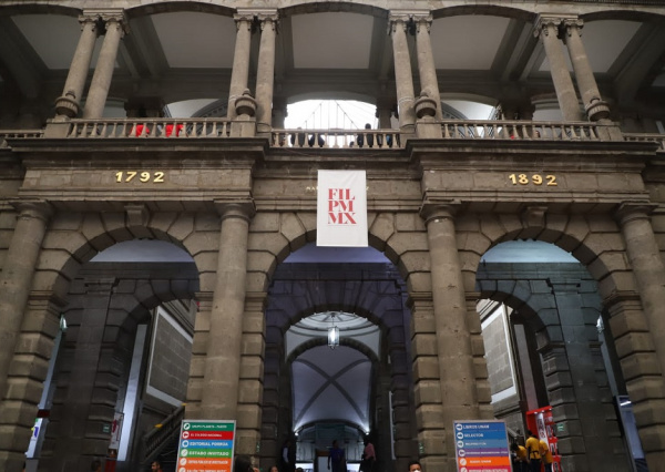 UG se une a la fiesta del libro en el Palacio de Minería 