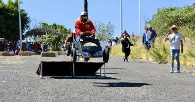 Estudiantes ponen destreza y conocimientos en acción en los “Crazy Cars” 
