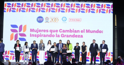 Profesora UG es reconocida con el premio estatal Mujeres que Cambian el Mundo: Inspirando Grandeza