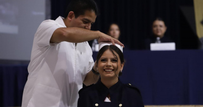 Imposición de cofias y paso de la luz marcan el egreso de estudiantes de Enfermería y Obstetricia UGs