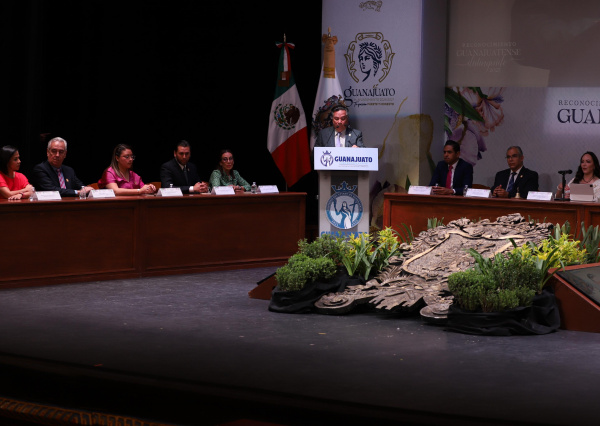 Distinguen como “Guanajuatenses Distinguidos” a integrantes de la comunidad UG