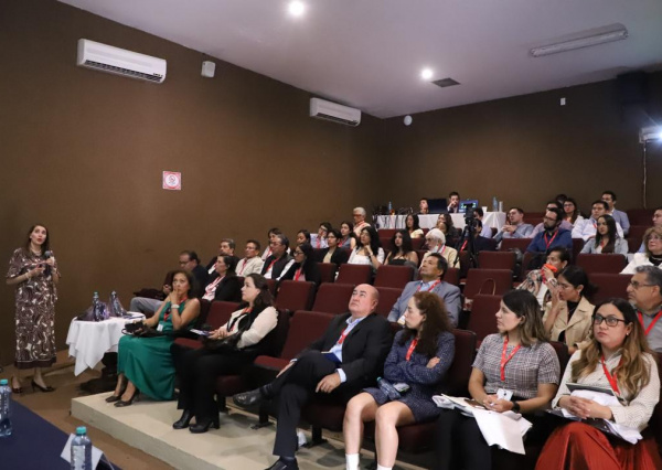 Capacitan a profesionales de la salud en las Jornadas Médicas 2025 de la UG