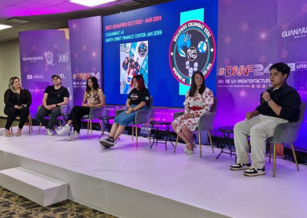 Estudiantes y docentes del CNMS participaron en actividades del Día de la Mentefactura