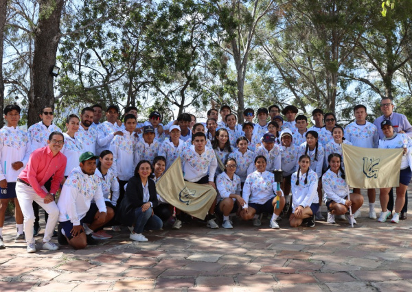 Estudiantes de la ENMS de Pénjamo trasladan fuego simbólico para celebrar fiestas patrias