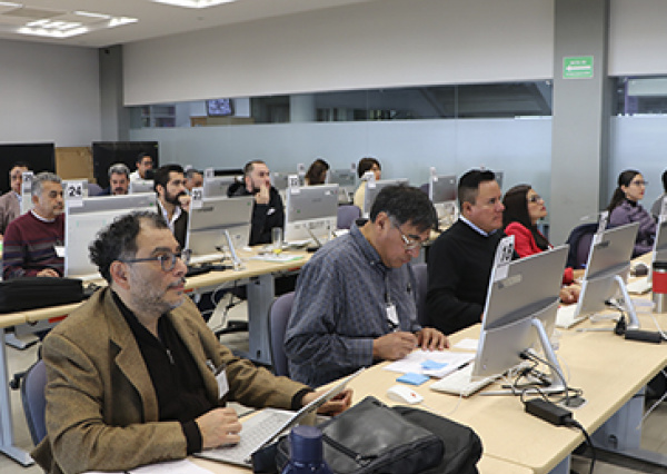 Imparten a docentes capacitación sobre manejo de software especializado
