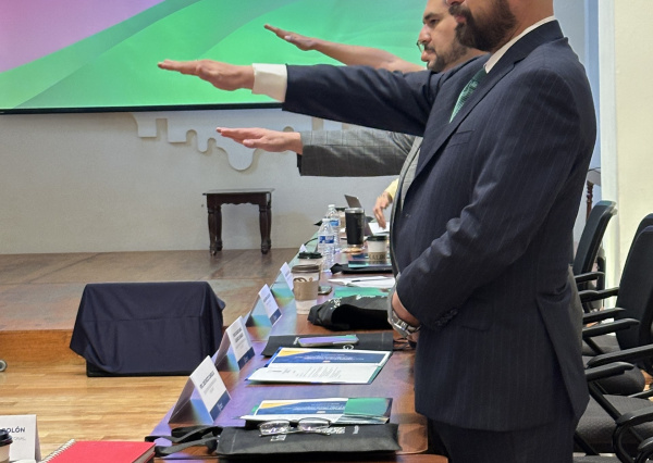 Se realiza la primera sesión presencial de la Comisión Editorial Institucional 2025-2027 de la UG