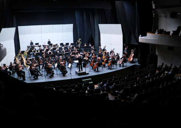 Enciende Enrique Arturo Diemecke a la OSUG con homenaje a Carlos Chávez y Anton Bruckner