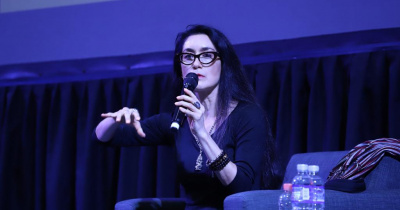 Avelina Lésper habla en la UG de “El fraude del arte contemporáneo” 