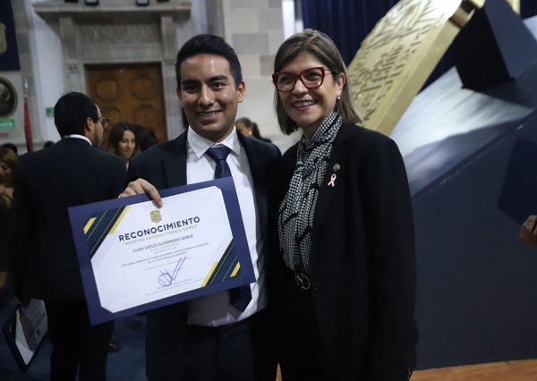 DDPG reconoce la excelencia académica de sus estudiantes 