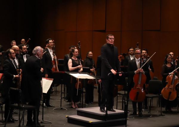 Gustavo Rivero Weber dirige una experiencia musical junto a la OSUG