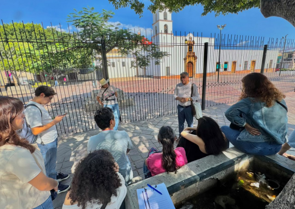 Director del Archivo Histórico Municipal de León comparte la historia del Barrio del Coecillo a comunidad UG